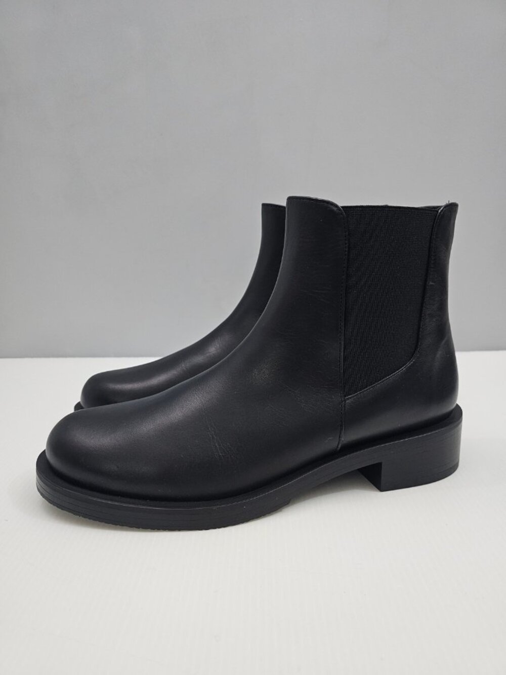 Stuart Weitzman Chelsea Ankle Boot Womens 8.5 Black Leather Pull On Designer